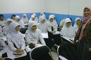Photo of Gita Samsi Nasution, English Teacher
