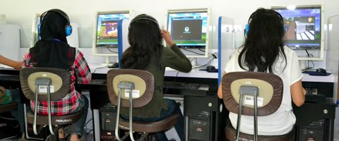 Students playing Trace in Indonesia